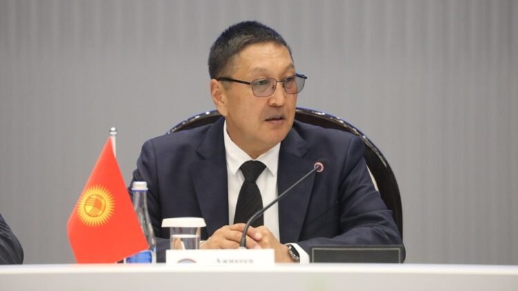 The military prosecutor’s office detained the former head of the Ministry of Emergency Situations Boobek Azhikeyev in the case of illegal construction