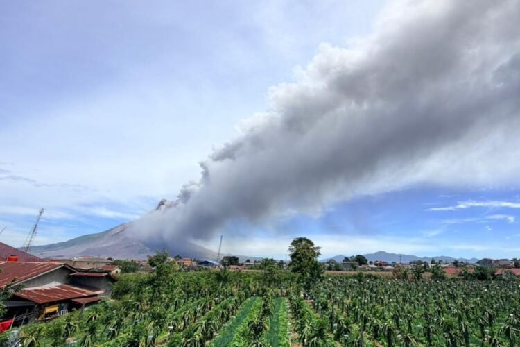 Fires and haze issues aside, Indonesia now also faces another problem – Mount Sinabung erupts and spews ash 3.5km above the summit