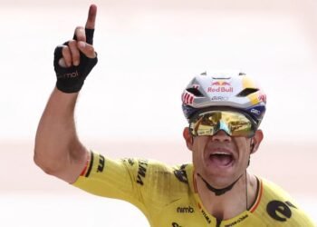 Cycling: Cycling-Van Aert wins Vuelta stage 13, Mas retains red