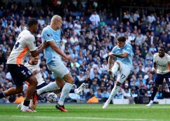Football: Soccer-Fernandez impresses on debut as Haaland keeps Man City perfect