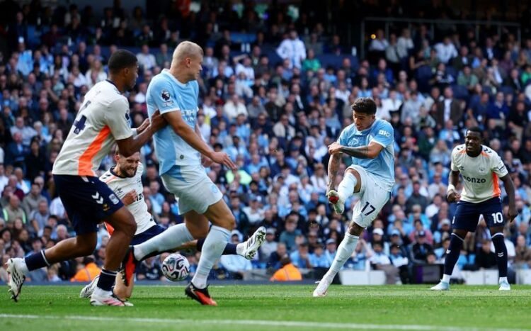 Football: Soccer-Fernandez impresses on debut as Haaland keeps Man City perfect