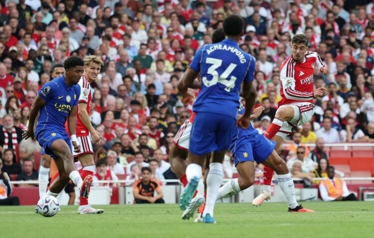 Football: Soccer-Arsenal pass Chelsea test in style with comeback win