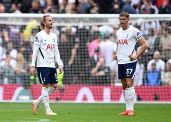 Football: Soccer-Villa expose familiar flaws as Tottenham slump continues