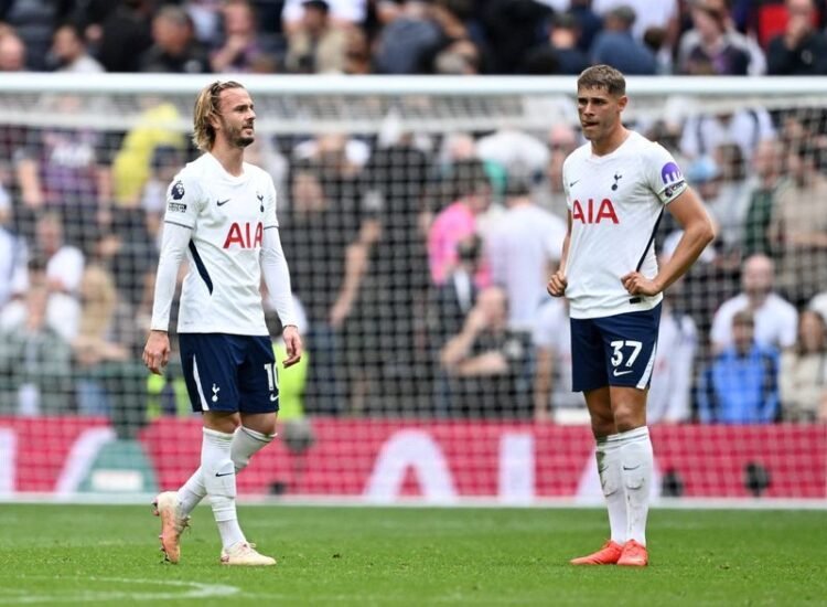 Football: Soccer-Villa expose familiar flaws as Tottenham slump continues