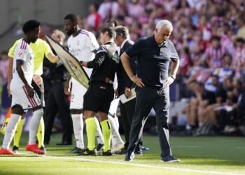 Football: Soccer-Mourinho fumes at referee, Simeone urges respect after fiery Madrid derby