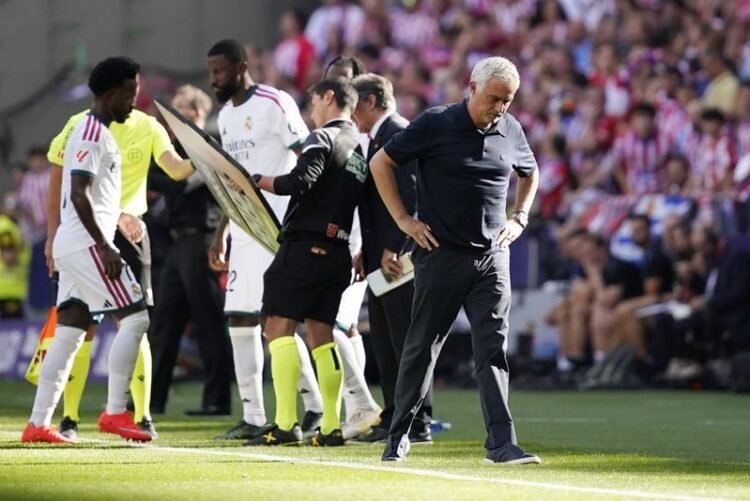 Football: Soccer-Mourinho fumes at referee, Simeone urges respect after fiery Madrid derby