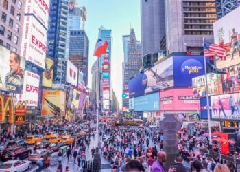 US weekly jobless claims decrease as labor market regains footing