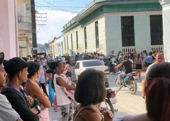 Procedures: Confusion over passport prices causes chaos