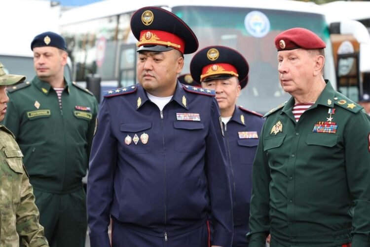 The head of the Ministry of Internal Affairs of Kyrgyzstan introduced the director of the Russian Guard to military unit No. 7702