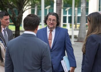USA: Green light for the lawsuit that could regularize Cubans I-220A