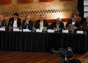 Scoop: JEP summoned Rodrigo Londoño and the last FARC secretariat for sexual violence against recruited women