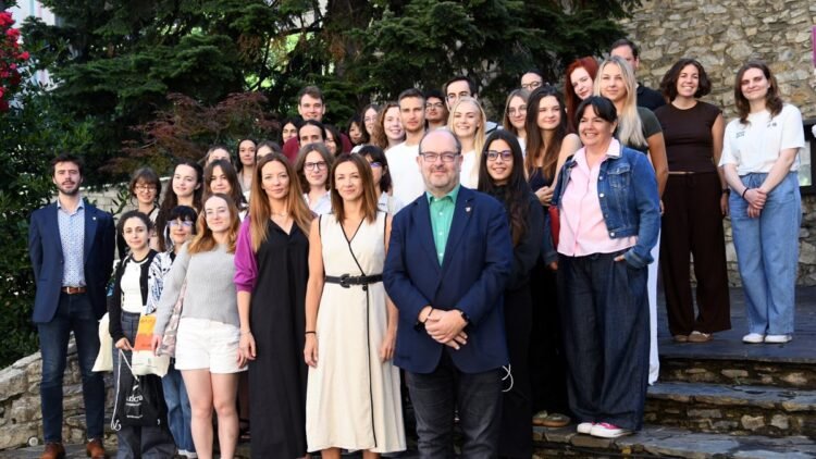 Thirty students from twelve countries participate in the 25th Catalan campus