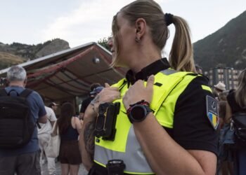 The Government of Andorra and Data Protection advise the common people that to use the chest cameras of the traffic officers they must respect the law