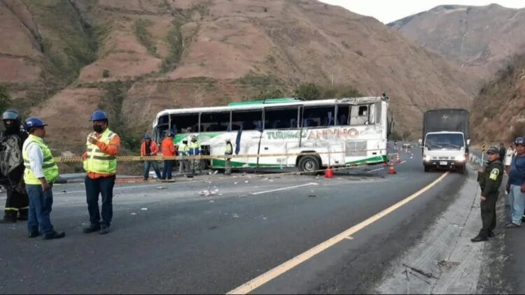 Tragedy on the Pan-American Highway: four dead and 20 injured after a tourist bus accident in Nariño