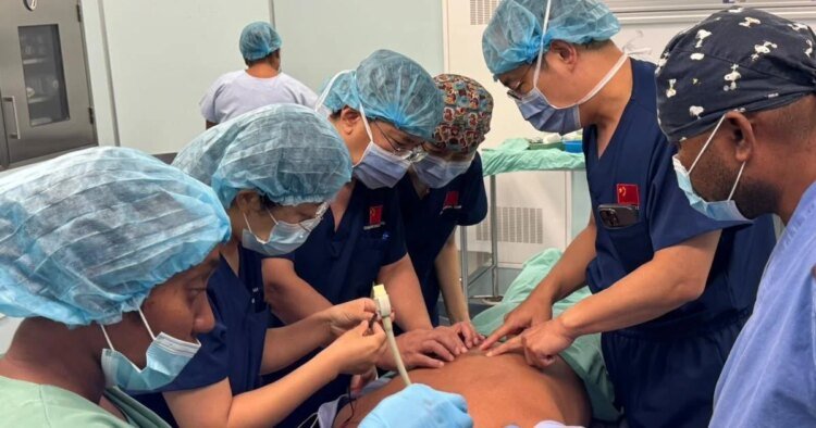 Chinese Medical Team performs Vanuatu’s first laparoscopic gastrointestinal perforation repair