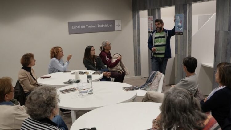 Book clubs gain followers and consolidate waiting lists