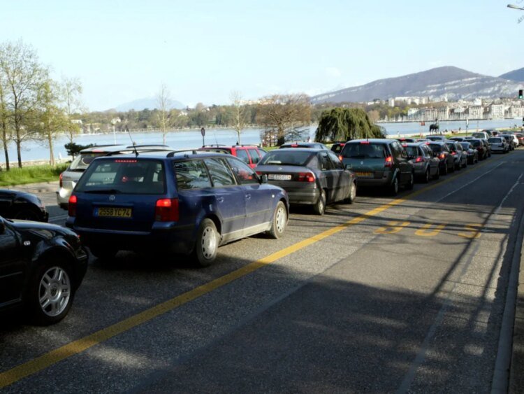 Geneva votes for funds to reduce cross-border traffic