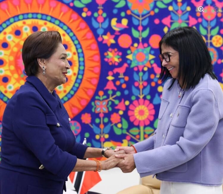 ‘I LOVE YOU TOO KAMLA!’Venezuelan President echoes PM’s words of affection as the two leaders hug and make up after months of strained relations; Kamla no longer persona no grata in Caracas