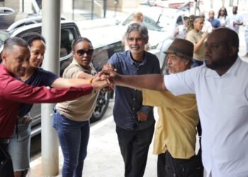 PRESSURE MOUNTS ON BARRYCWU not backing down on 10% TSTT wage demand; presses for meeting with PM