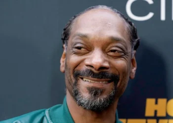 Snoop Dogg takes the VMAs back to Los Angeles as show host