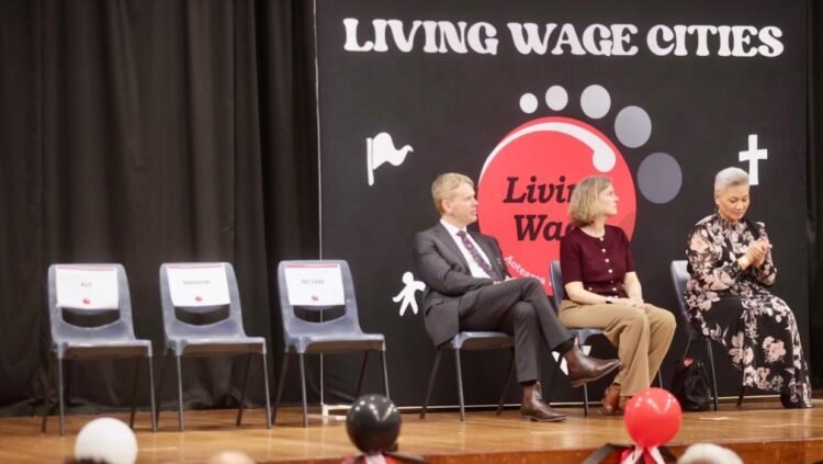 Labour signs pledge to extend living wage to all state sector workers