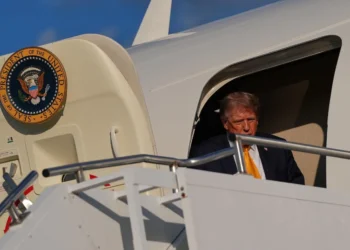 Trump emerges from Air Force One … wait a minute, his hair is brown!