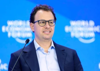 Will AI models achieve the ability to improve autonomously? Leading labs say the scenario is near