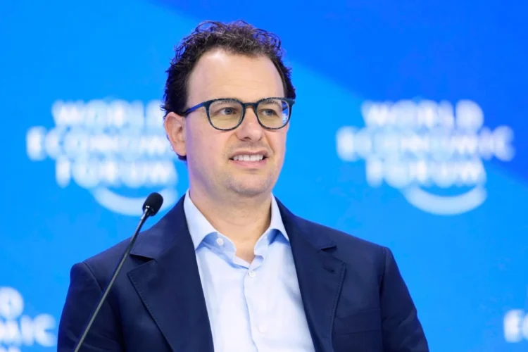 Will AI models achieve the ability to improve autonomously? Leading labs say the scenario is near