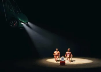 Taika Waititi turns car headlights into a cinematic spotlight