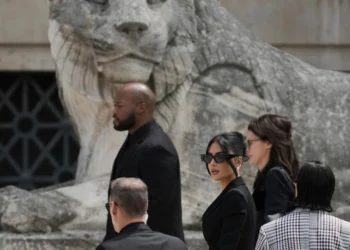 A Paris court awards Kim Kardashian 1 euro after her 2016 robbery
