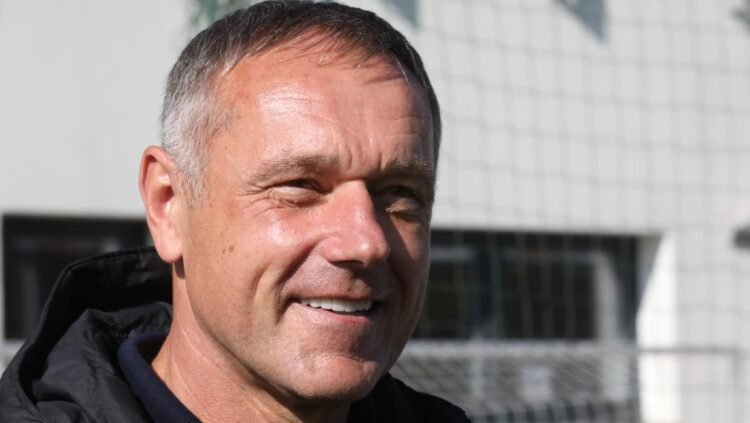 Former West Ham and Czech Republic goalkeeper Luděk Mikloško dies at 64