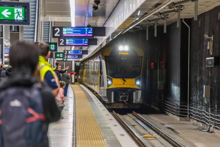 CRL Opening: It’s the first weekday morning rush – and we’re having a race