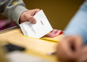 Swedish voters to choose a new parliament as hard right bids for role in government