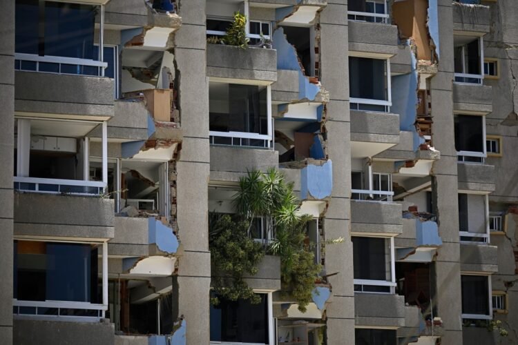 Venezuelan government calls on engineers and companies to repair buildings damaged by earthquakes
