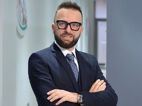 The defendant Dritan Gremi, owner of “Gremi Wellness” and 11 aesthetic centers, is taken. He is accused of botox smuggling and tax evasion – Shqip.com