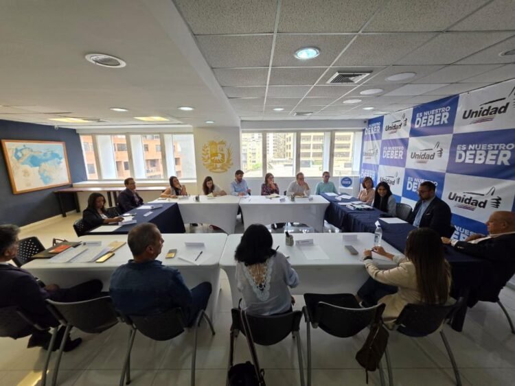 Unitary Platform denounces persecution before HRW and delivers updated list of political prisoners