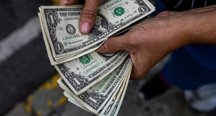The dollar opens lower at S/3.36 with markets attentive to the Fed’s decision on the exchange rate