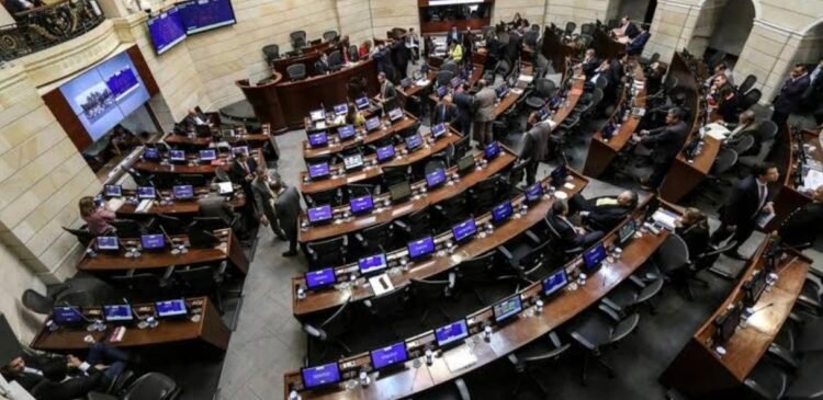 The US House of Representatives advances its legislative recess until after the midterm elections