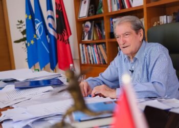 From press office employee Greta Beqiri to anonymous profiles/ DP’s commissioned questions are making Berisha look ridiculous. Saturday’s conversation turns into a parody – Shqip.com