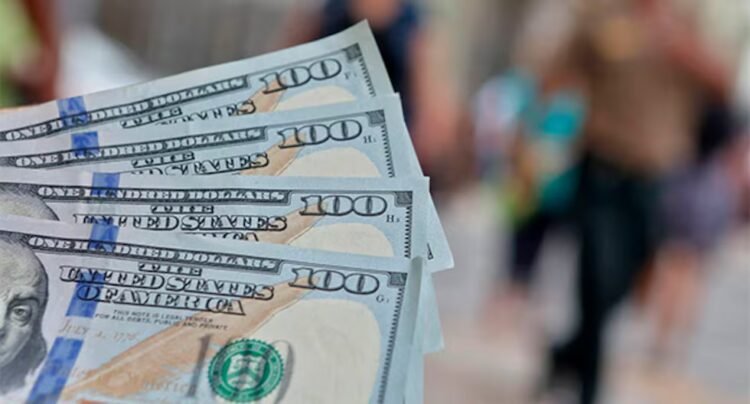 The price of the dollar closes lower at S/ 3.36 despite a slight global advance in the currency and exchange rate