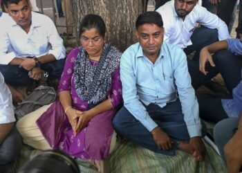IIT-Bombay student death case: Parents say they were not allowed to enter campus; announce protest at Azad Maidan