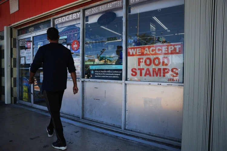 U.S. poverty rate drops slightly, but experts fear worse ahead