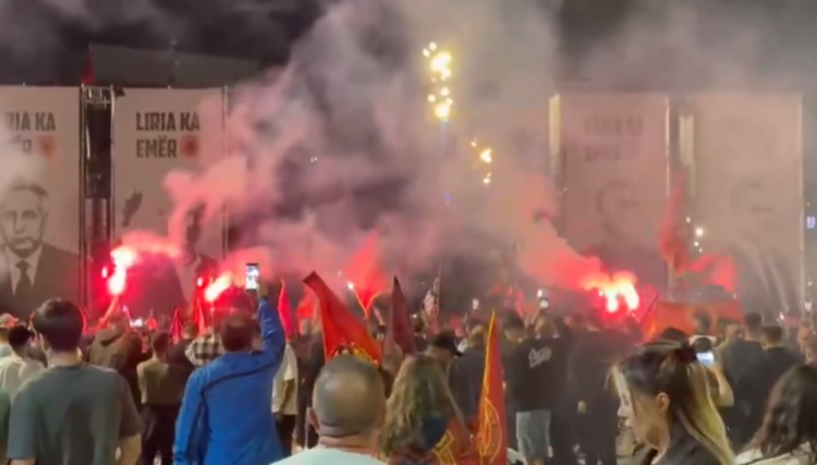 “Not in my name”, protesters light flares under the slogans of “KLA”, thousands of participants