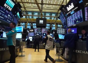 Wall Street closes in green after oil moderates, but posts weekly loss l markets l Wall Street