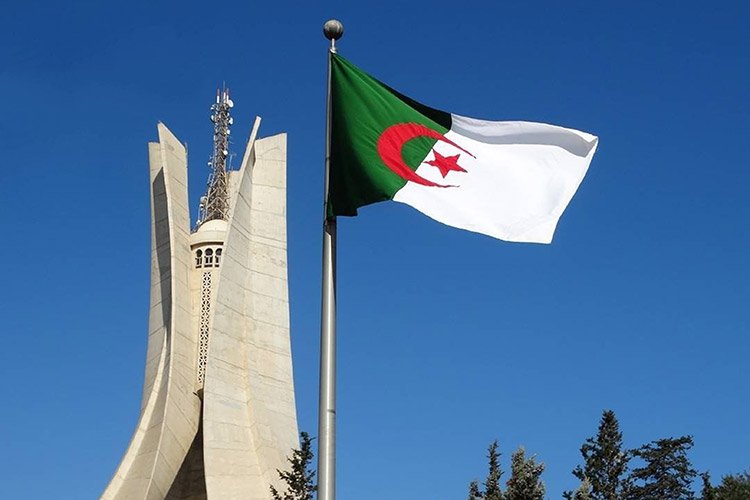 Algeria cuts its diplomatic relations with the UAE and gives its ambassador 48 hours