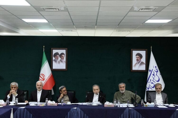 Iranian foreign minister informs MPs about legal convention on Caspian Sea
