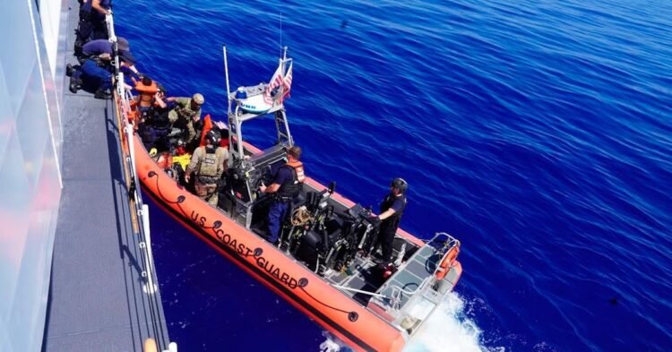 Immigration: The US Coast Guard repatriates 14 Cuban rafters