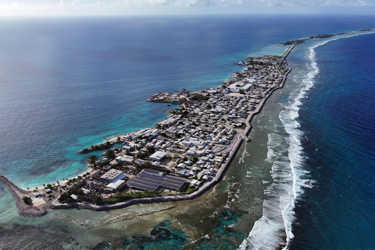 Aussie tradies help build 1.8km wall to protect island neighbour from growing threat