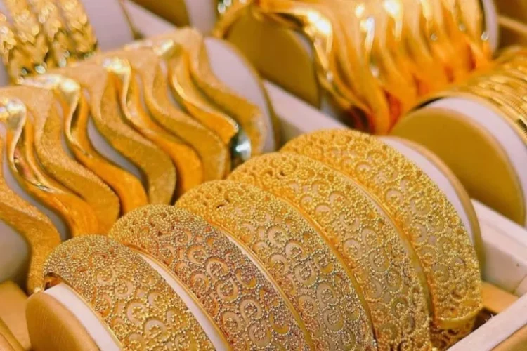An ounce of gold sells for $4,284