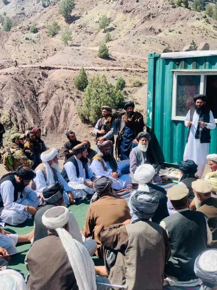 The governors of Logar and Nangarhar traveled to Azra district to resolve ethnic conflicts